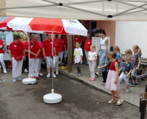 Die Kinder der Kita Thumirnichter Waldwichtel haben ein tolles Tanzprogramm für die Gäste vorbereitet